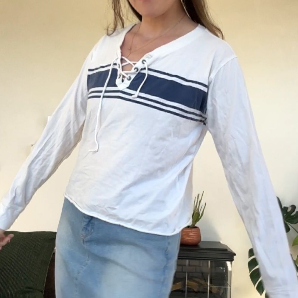 Hollister White Navy Striped Long Sleeve Lace Up Neck Crop Shirt M - Picture 3 of 12